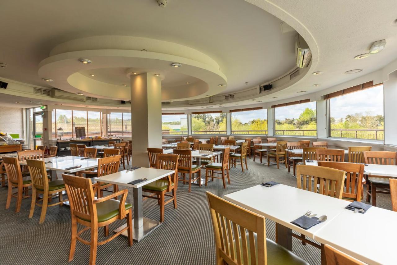 Holiday Inn Basildon By Ihg Exterior foto