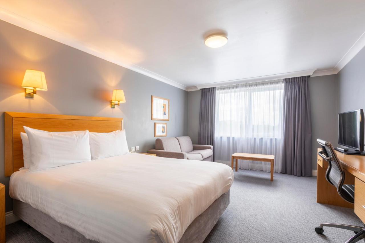 Holiday Inn Basildon By Ihg Exterior foto