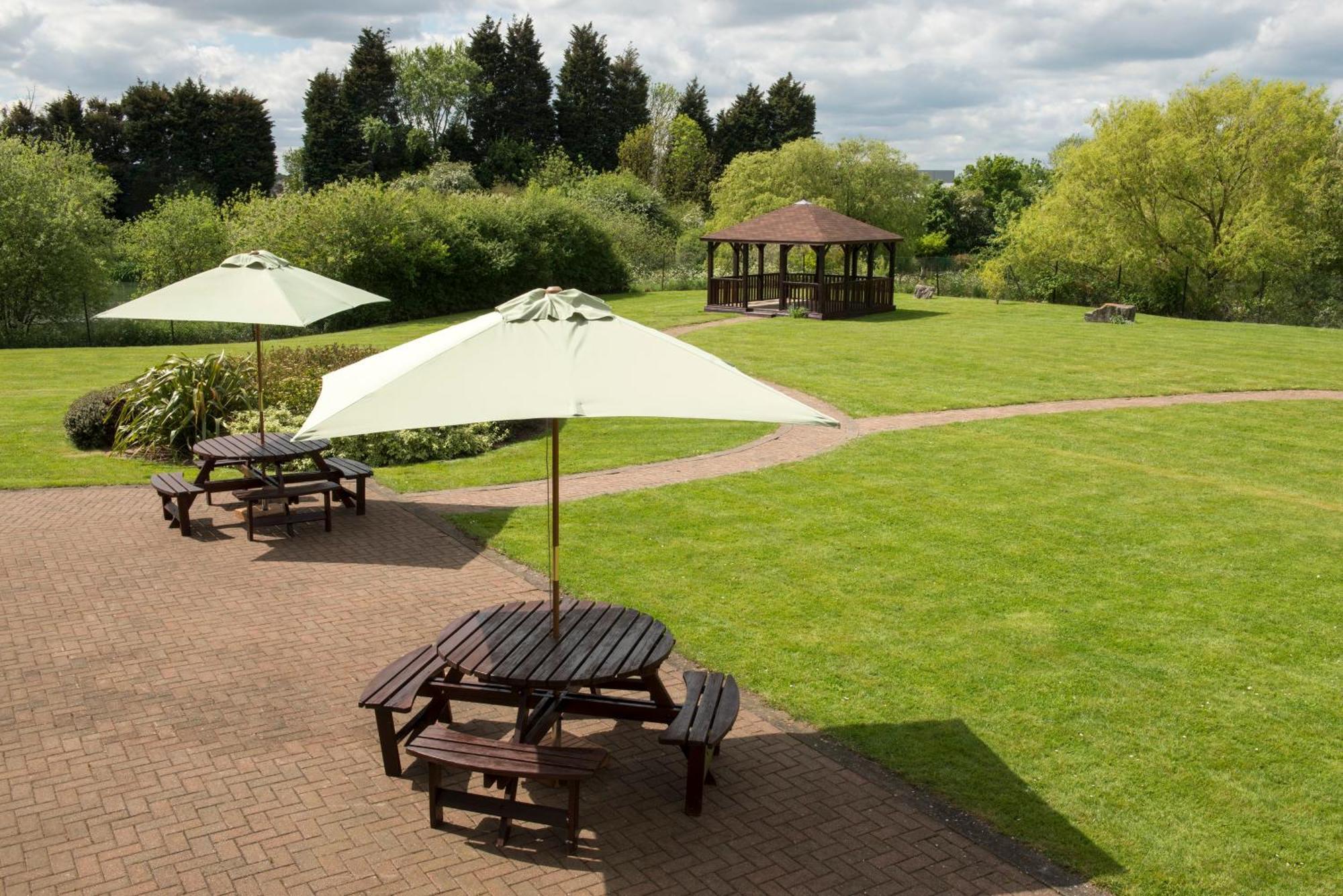 Holiday Inn Basildon By Ihg Exterior foto