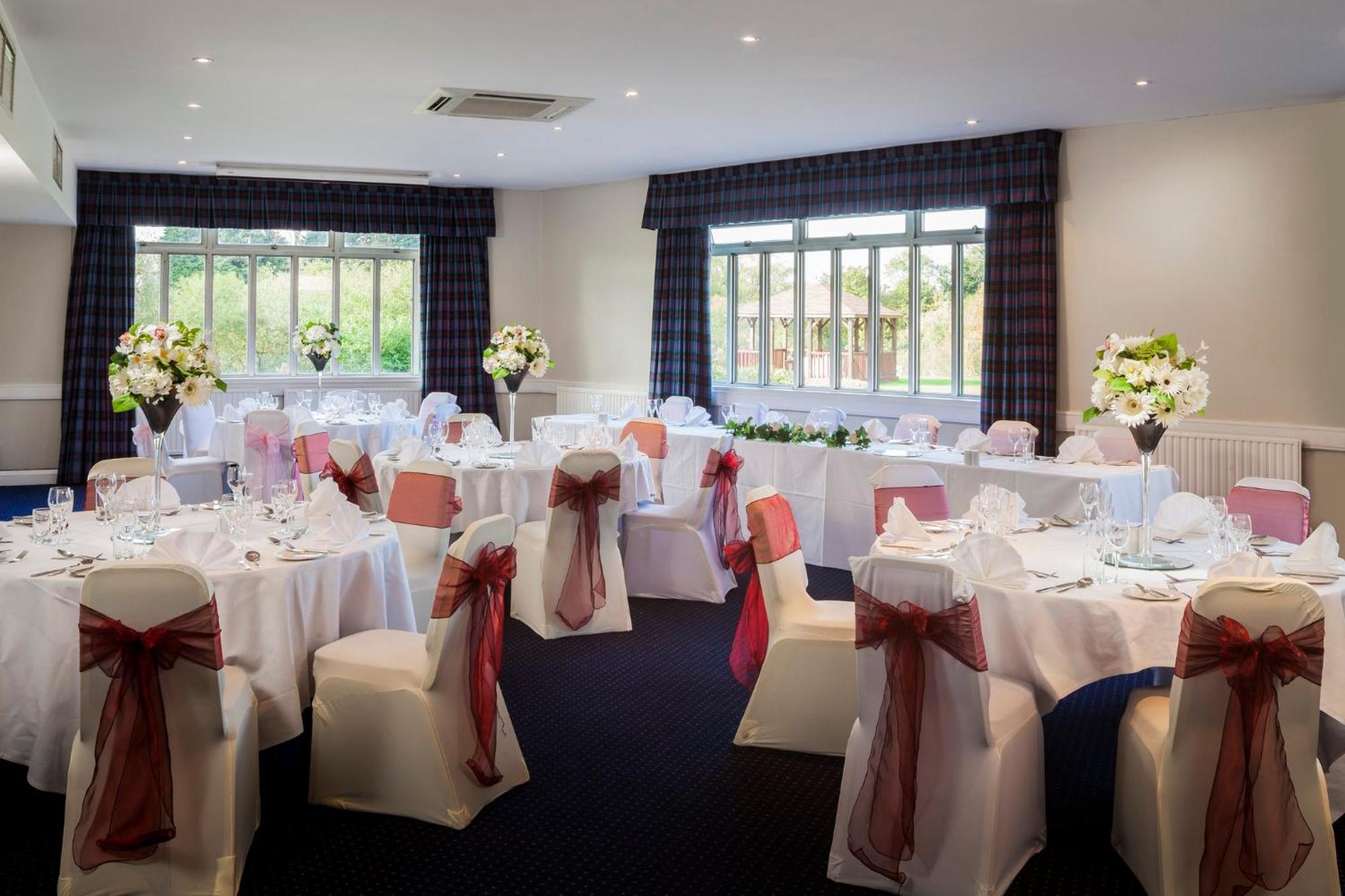 Holiday Inn Basildon By Ihg Exterior foto